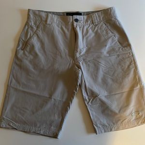 Oakley Men’s Golf Shorts Tan. Size 32. Inseam  10 inches.